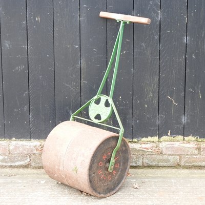 Lot 123 - A small iron garden roller, 40cm wide