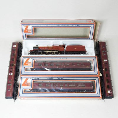 Lot 125 - A Hornby Harry Potter Hogwarts Express OO...