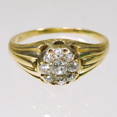 Lot 71 - A large 18 carat gold and diamond illusion set...
