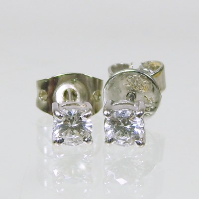 Lot 523 - A pair of 14 carat white gold and diamond stud...