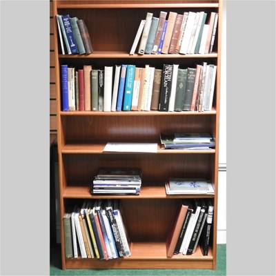 Lot 420 - A collection of books, mainly Art and Antiques...