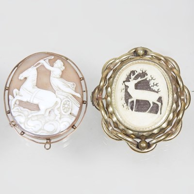 Lot 114 - A cameo brooch, decorated with a chariot, 6cm...