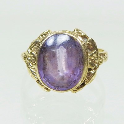 Lot 10 - A 9 carat gold cabochon ring, 3.4g, size Q, boxed
