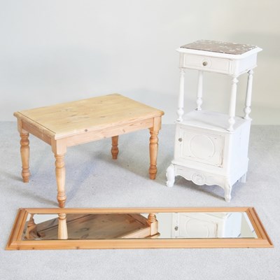 Lot 679 - An early 20th century French marble top...