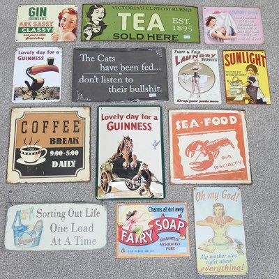 Lot 319 - A collection of various vintage style metal...