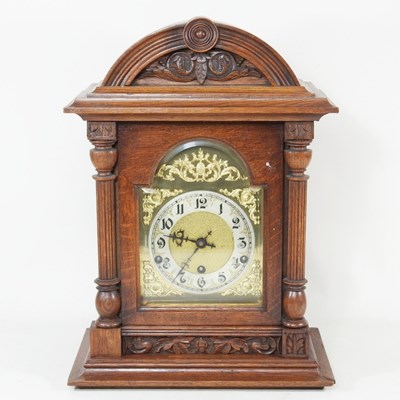 Lot 76 - An early 20th century oak cased bracket clock,...