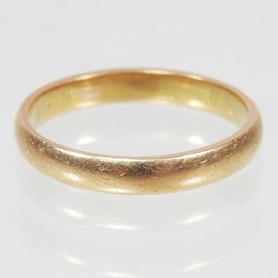 Lot 105 - A 22 carat gold wedding band, of plain design,...