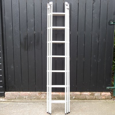 Lot 591 - An aluminium extending ladder, in three...