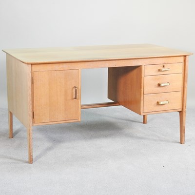 Lot 50 - Gordon Russell, 1892-1980, a mid 20th century...