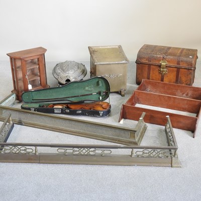 Lot 390 - A 19th century adjustable pierced brass fender,...