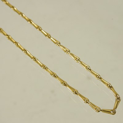 Lot 106 - A 9 carat gold chain