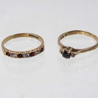 Lot 107 - A 9 carat gold ring