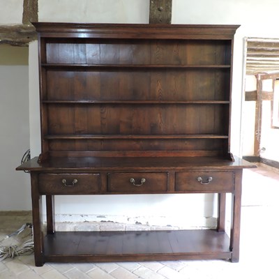 Lot 11 - A 19th century style oak dresser