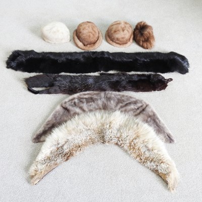 Lot 210 - A collection of fur hats and stoles (8)