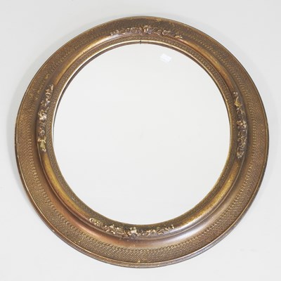 Lot 522 - A Victorian gilt framed oval wall mirror, 56 x...