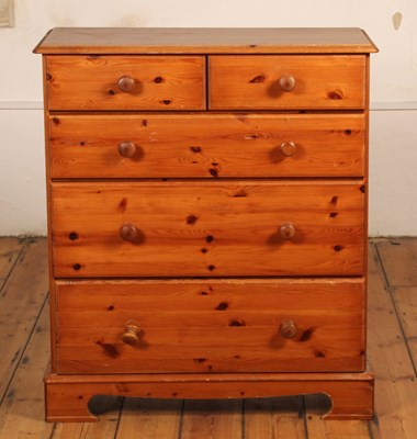Lot 428 - A pine chest of drawers, w.90cm