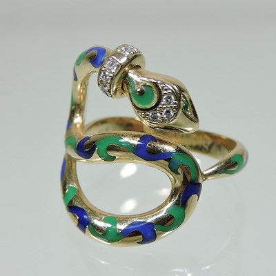 Lot 57 - A St Diamond 14 carat gold articulated snake ring