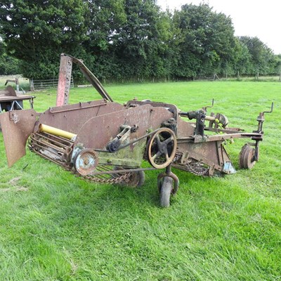 Lot 538 - A potato lifter