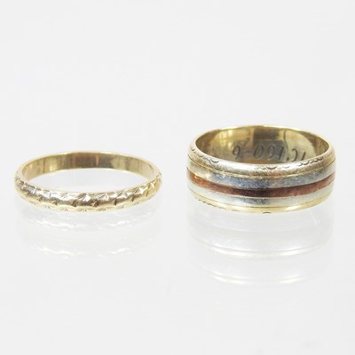 Lot 548 - A 9 carat three colour wedding band, 3g, size...