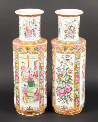 Lot 722 - A pair of Chinese Canton vases