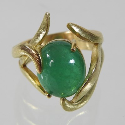 Lot 52 - A large 18 carat gold cabochon emerald ring