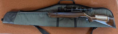 Lot 697 - An SMK19 break-barrel .22 calibre air rifle,...