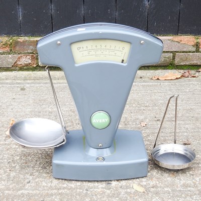 Lot 401 - A set of metal Avery scales
