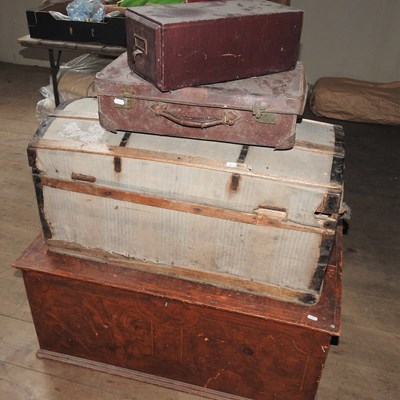 Lot 45 - A grained pine trunk