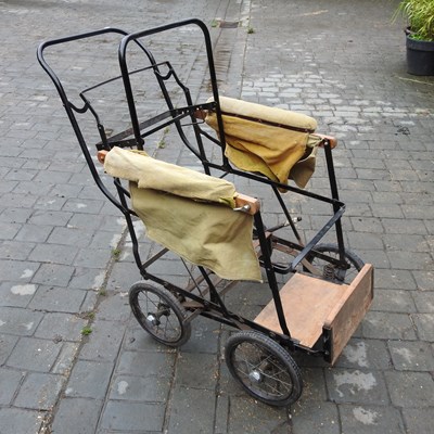 Lot 394 - An early 20th century bath chair