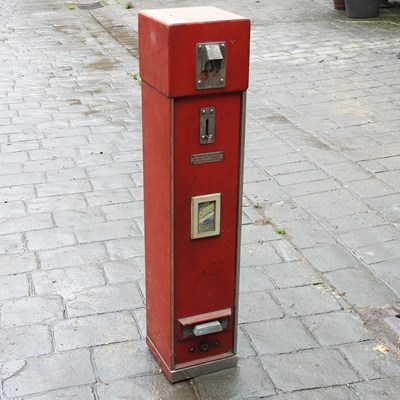 Lot 265 - An early 20th century Woodbines cigarette vending machine