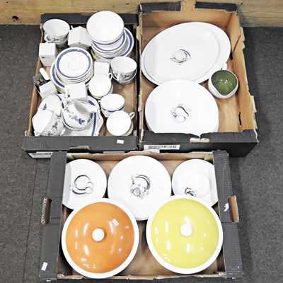 Lot 604 - A Susie Cooper part dinner service, together...