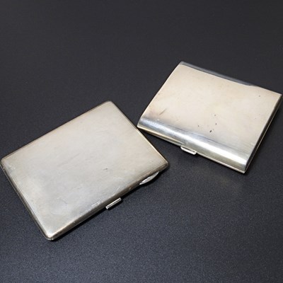 Lot 96 - An early 20th century silver pocket cigarette...