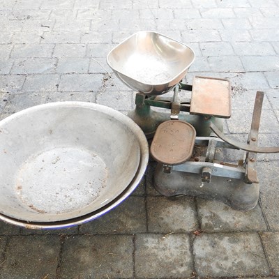 Lot 440 - Two sets of vintage kitchen scales