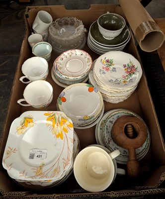 Lot 734 - A collection of ceramics and glass, including...