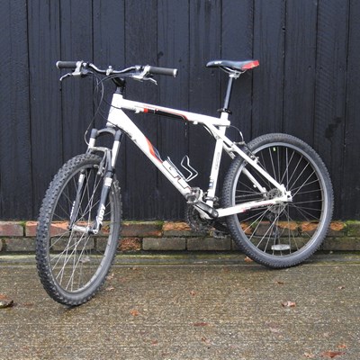 Lot 199 - A white GT mountain bike, with 19 inch frame