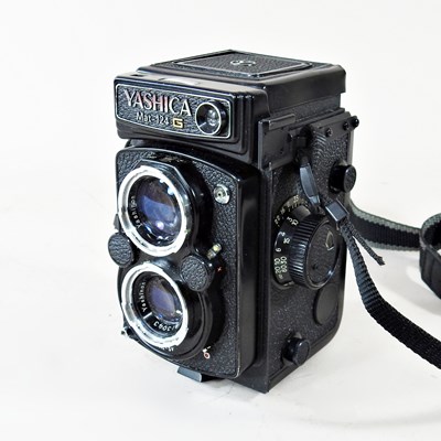 Lot 675 - A Yashica Mat-124 G TLR camera, 15cm high