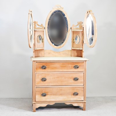 Lot 520 - An early 20th century satin walnut dressing...