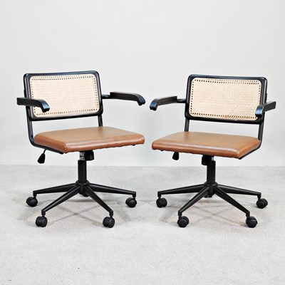 Lot 446 - A pair of modern swivel office chairs (2)