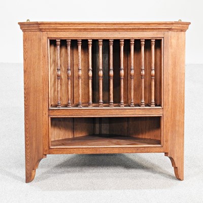 Lot 521 - An Old Charm style corner plate rack