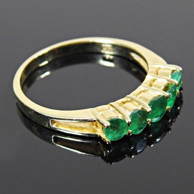 Lot 279 - A 14 carat gold five stone emerald ring, 2.3g,...