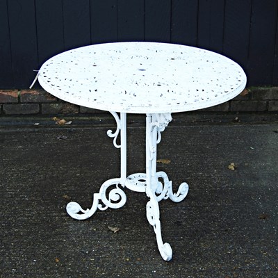 Lot 636 - A white painted circular metal garden table