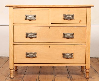 Lot 552 - An Edwardian pine chest of drawers