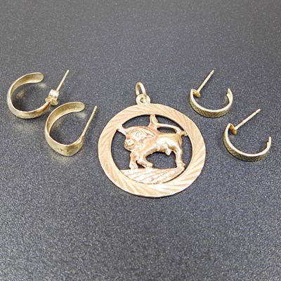 Lot 209 - A pair of 9 carat gold earrings, boxed,...