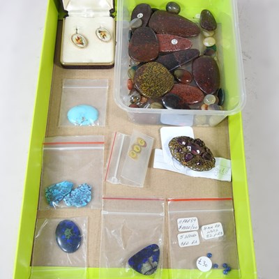 Lot 552 - A collection of polished gemstones, to include...