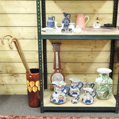 Lot 326 - A collection of decorative china and...