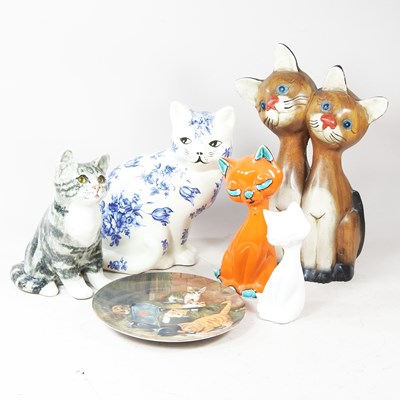 Lot 529 - A Winstanley pottery cat, signed, 22cm high,...