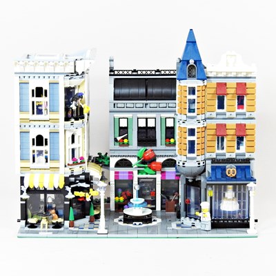 Lot 593 - A Lego set, Assembly square, 10255, with...