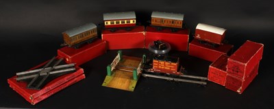 Lot 220 - A collection of Hornby O gauge, to include...