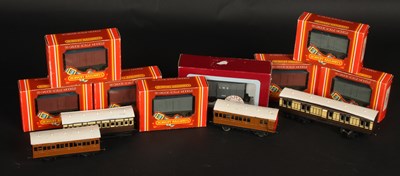 Lot 435 - A collection of OO gauge; one Dapol wagon,...
