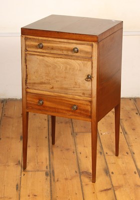 Lot 480 - A Georgian mahogany gentleman's washstand